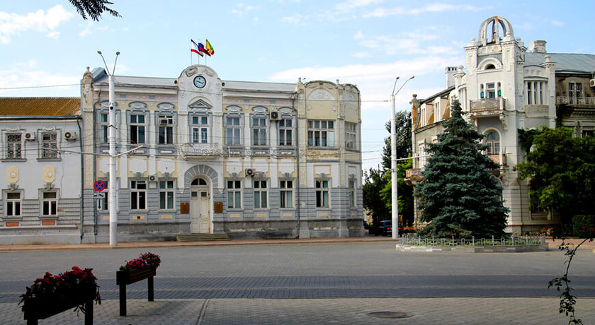 Театральная площадь Евпатории